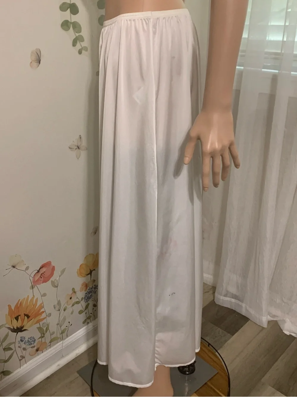 🌸 Sz XL Vanity Fair Vintage White Maxi Slip Skirt